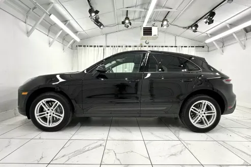 2024 Porsche Macan Base photo 2
