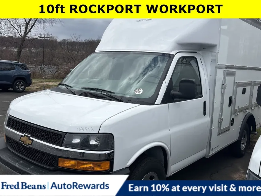 2025 Chevrolet Express 3500 Cutaway Van photo 1