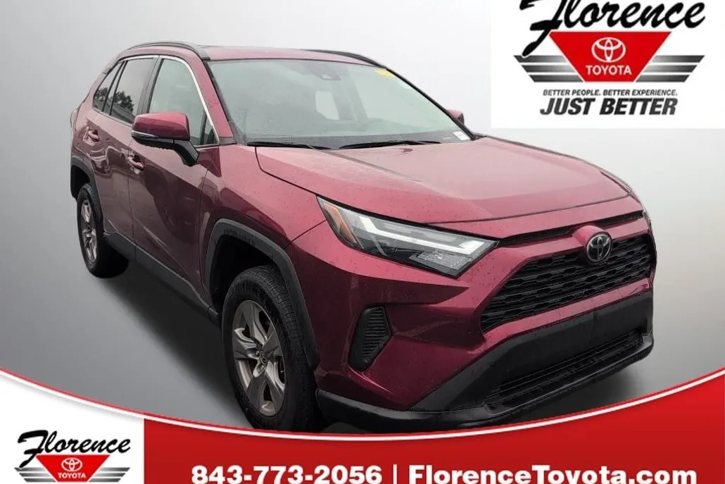 2023 Toyota RAV4 XLE photo 1