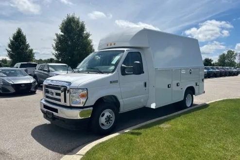 2025 Ford E-350 photo 3