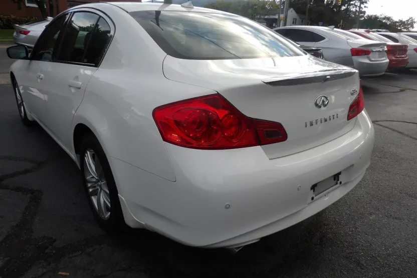 2013 Infiniti G37 photo 1