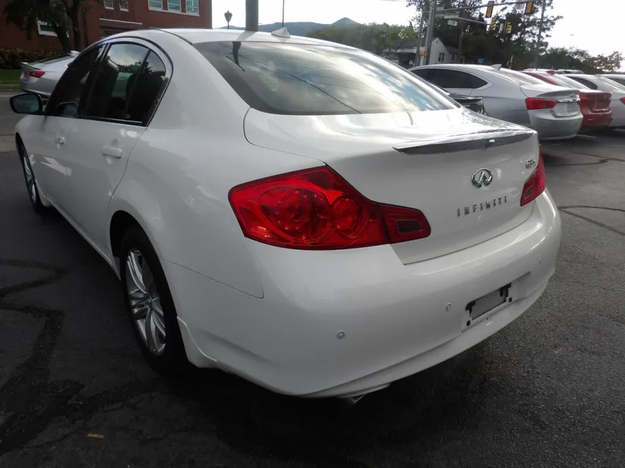 2013 Infiniti G37 photo 1