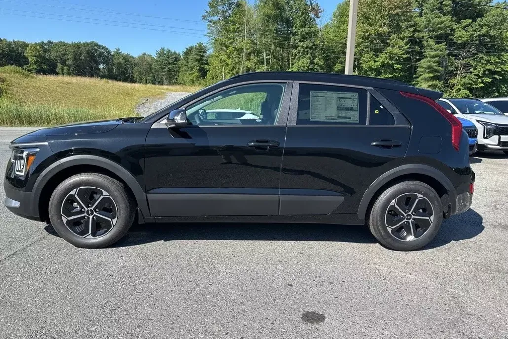 2025 Kia Niro EX photo 1