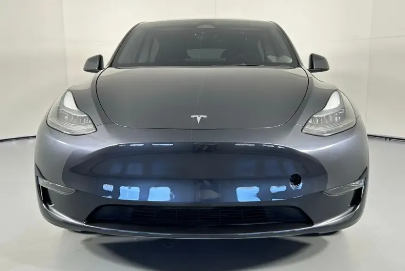 2024 Tesla Model Y Long Range photo 1
