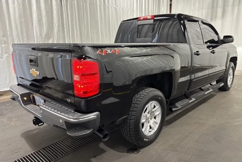 2018 Chevrolet Silverado 1500 LT photo 1