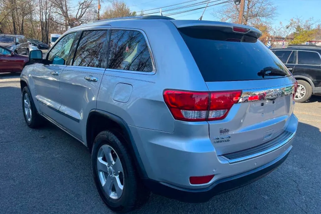 2011 Jeep Grand Cherokee Limited photo 1