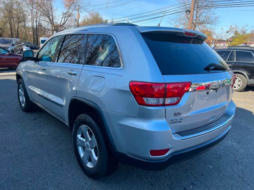 2011 Jeep Grand Cherokee Limited photo 1