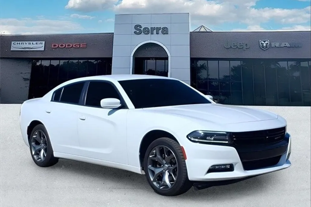2016 Dodge Charger SXT photo 1