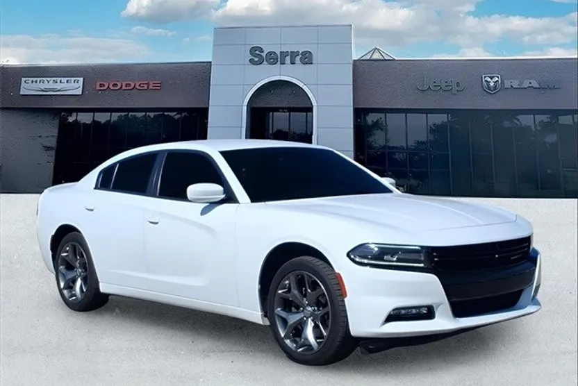 2016 Dodge Charger SXT photo 1