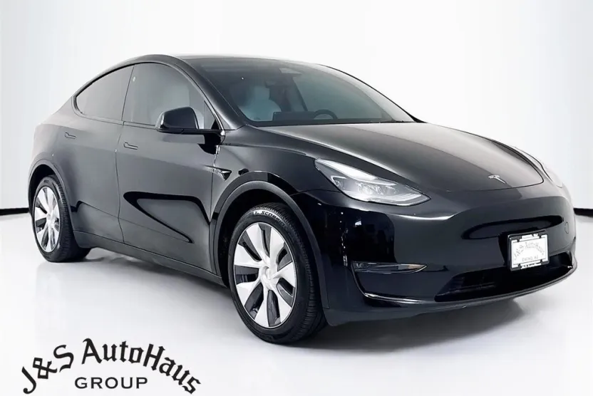 2023 Tesla Model Y Long Range photo 1