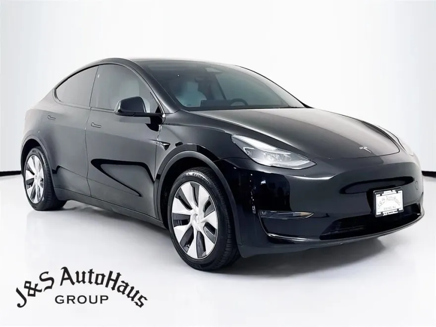 2023 Tesla Model Y Long Range photo 1