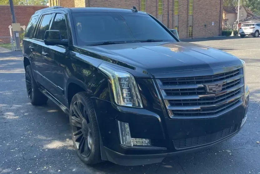 2017 Cadillac Escalade Platinum photo 1