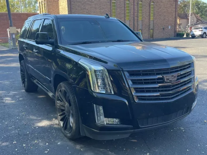 2017 Cadillac Escalade Platinum photo 1