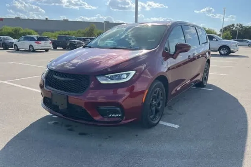 2022 Chrysler Pacifica Hybrid Touring L photo 1