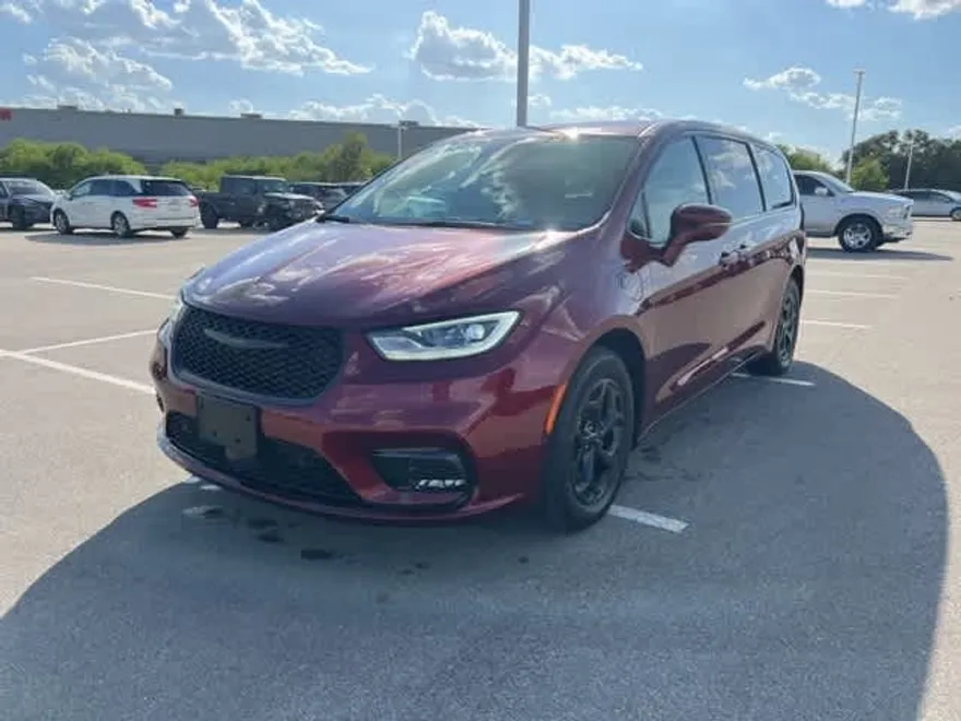 2022 Chrysler Pacifica Hybrid Touring L photo 1