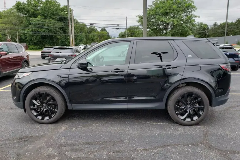 2023 Land Rover Discovery Sport SE photo 1