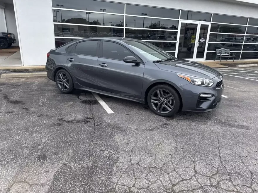 2021 Kia Forte GT-Line photo 1