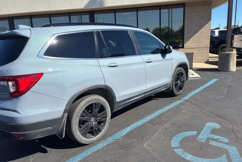 2022 Honda Pilot Special Edition photo 1