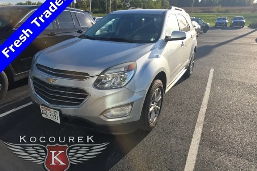 2017 Chevrolet Equinox LT photo 1