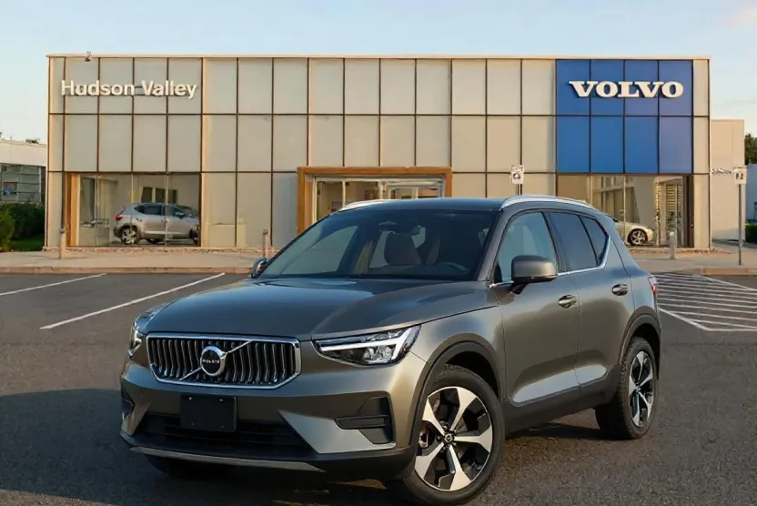 2025 Volvo XC40 photo 1