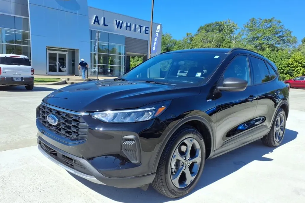 2025 Ford Escape ST-Line photo 1