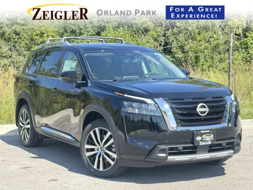 2025 Nissan Pathfinder Platinum photo 1