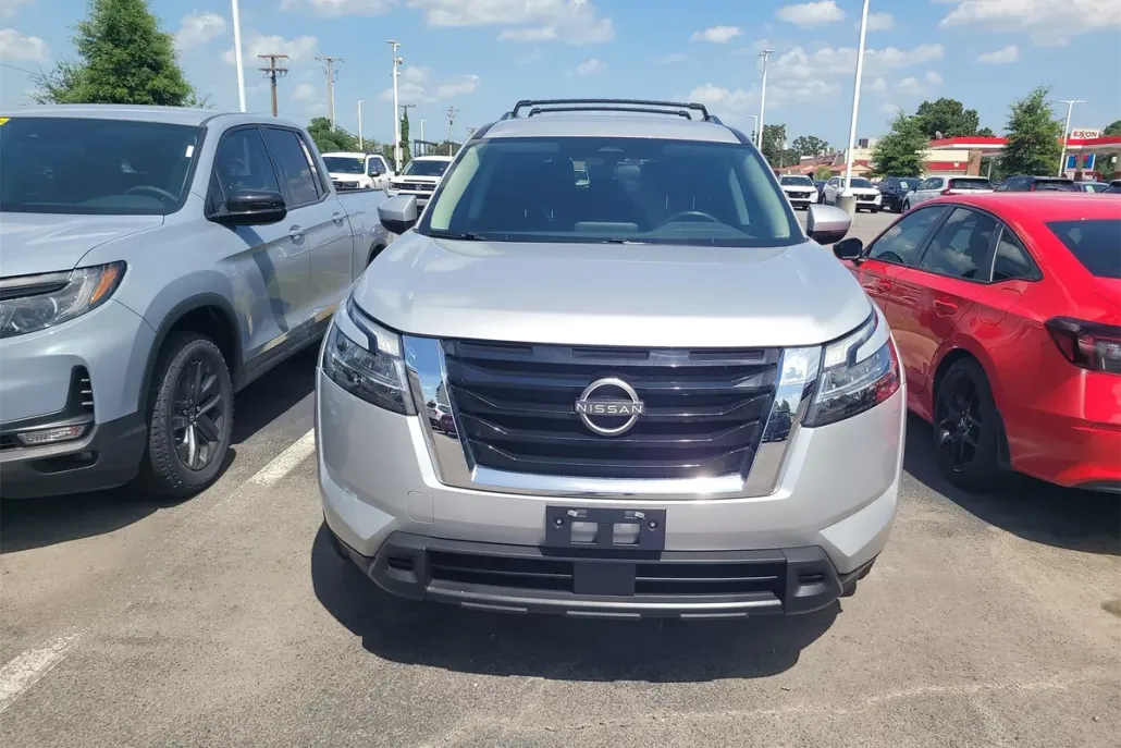2022 Nissan Pathfinder SV photo 1
