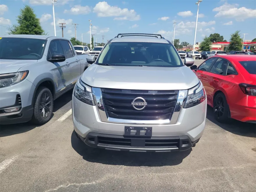 2022 Nissan Pathfinder SV photo 1