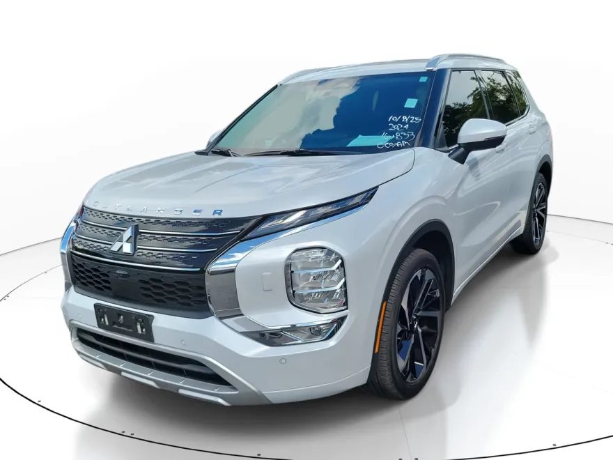 2024 Mitsubishi Outlander SEL photo 1