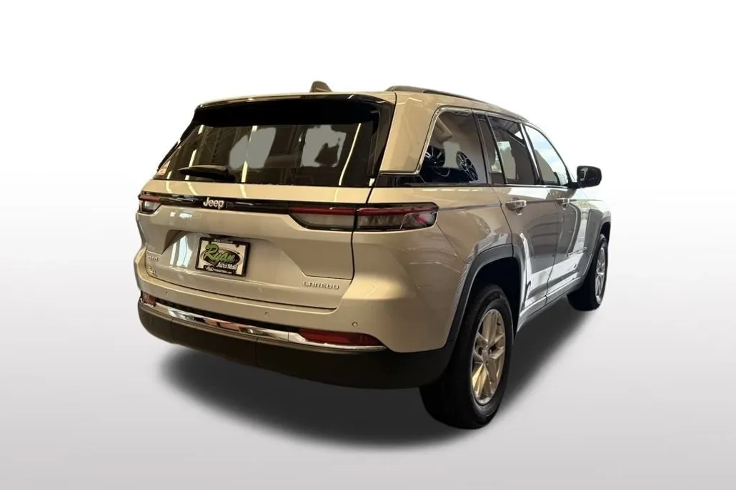 2025 Jeep Grand Cherokee Sport photo 1