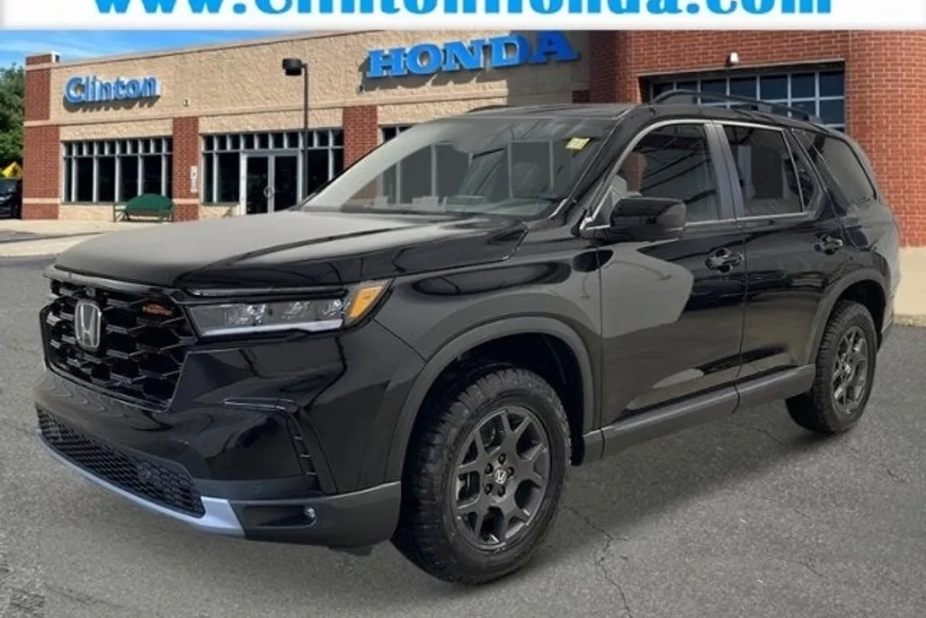 2025 Honda Pilot TrailSport photo 1