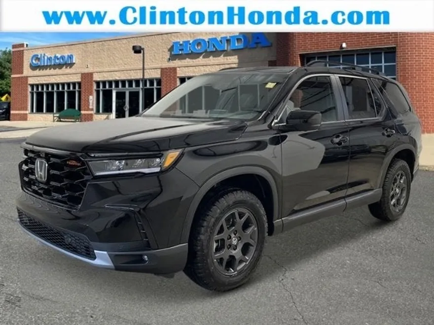 2025 Honda Pilot TrailSport photo 1
