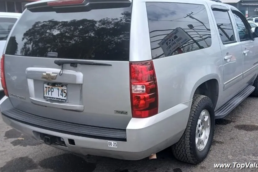 2011 Chevrolet Suburban LS 1500 photo 1