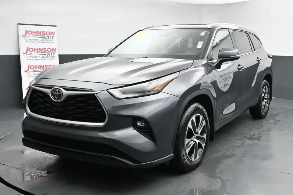 2022 Toyota Highlander XLE photo 1