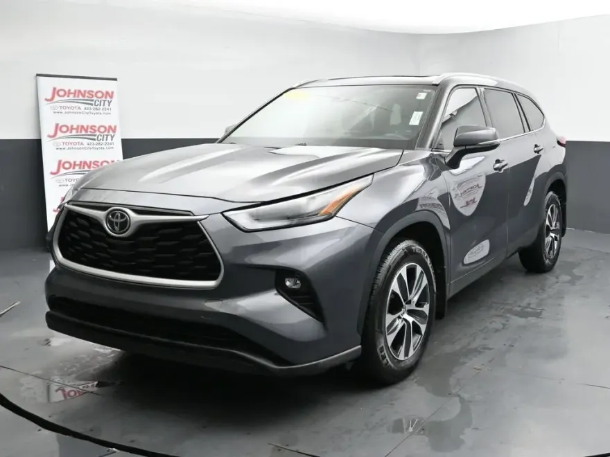 2022 Toyota Highlander XLE photo 1