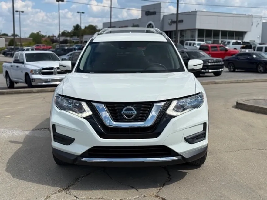 2020 Nissan Rogue SV photo 1