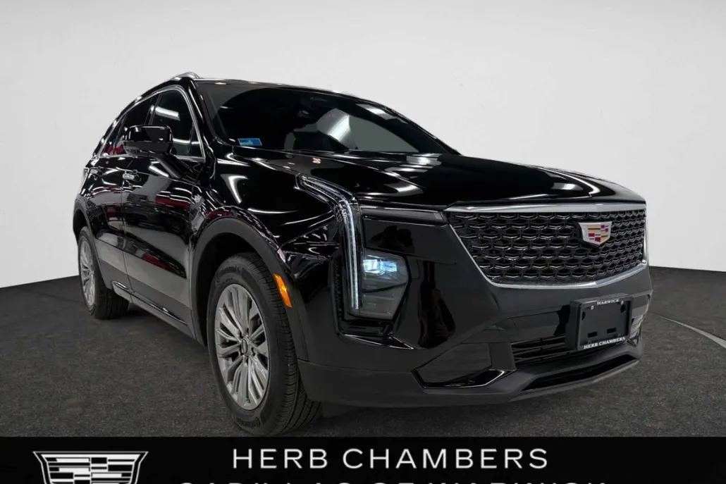 2024 Cadillac XT4 Premium Luxury photo 1