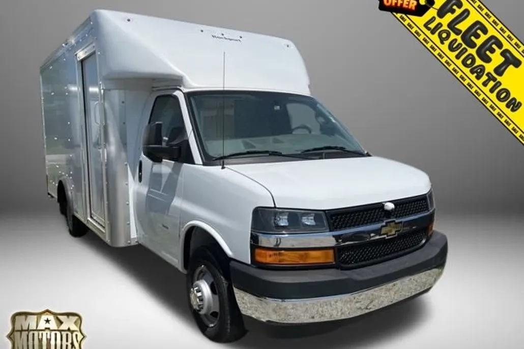2023 Chevrolet Express Cutaway 3500 photo 1