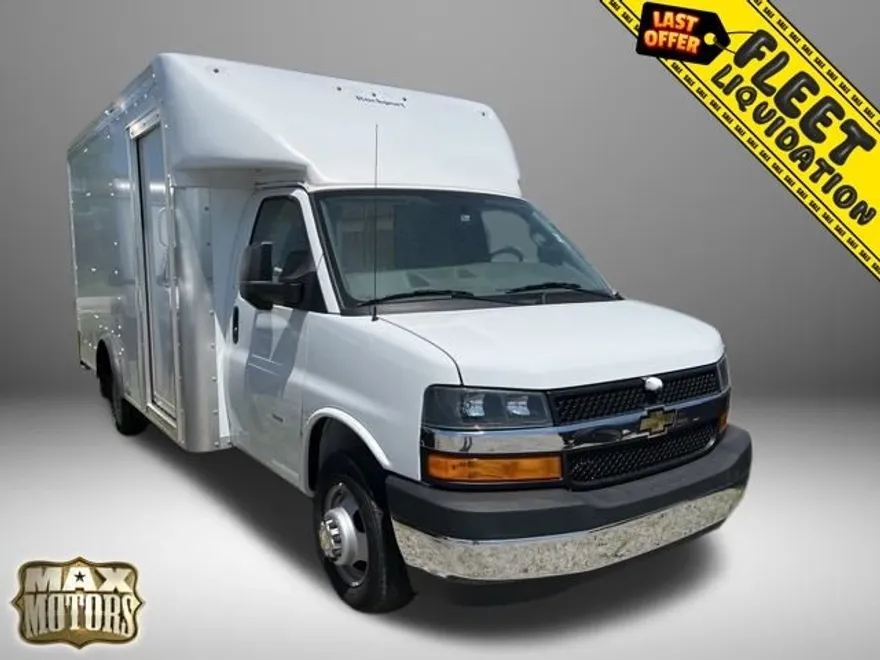 2023 Chevrolet Express Cutaway 3500 photo 1