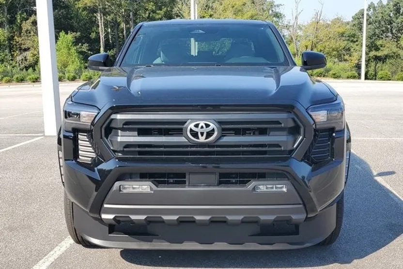 2025 Toyota Tacoma SR5 photo 1