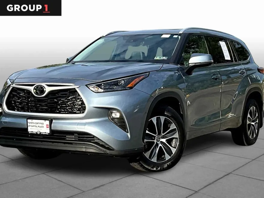 2022 Toyota Highlander XLE photo 1