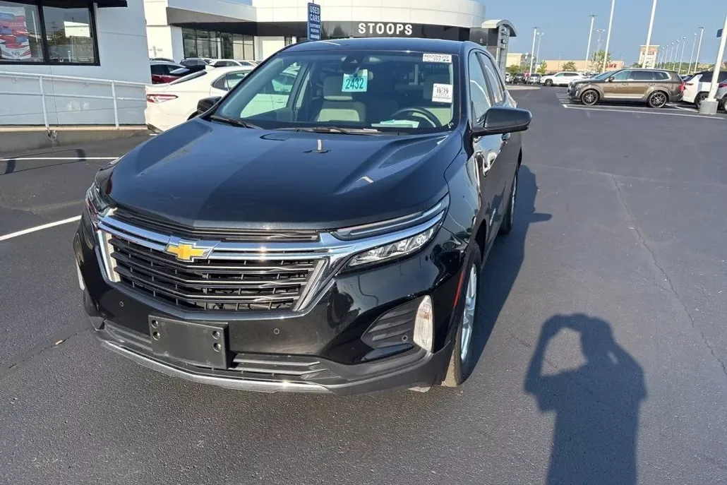 2024 Chevrolet Equinox LT photo 1