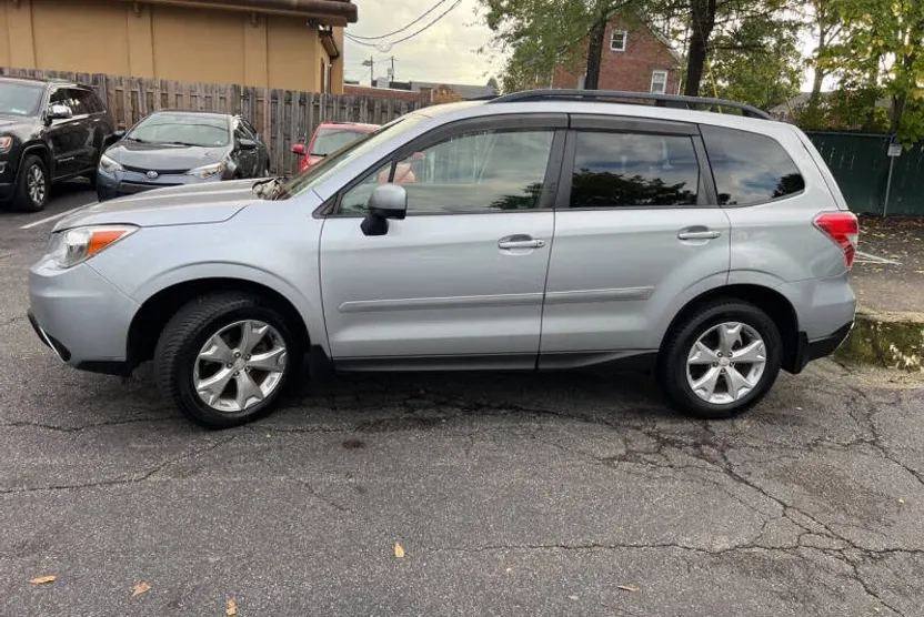 2015 Subaru Forester 2.5i Premium photo 1