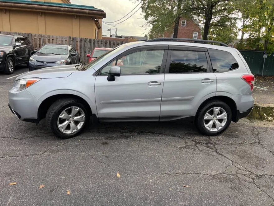 2015 Subaru Forester 2.5i Premium photo 1