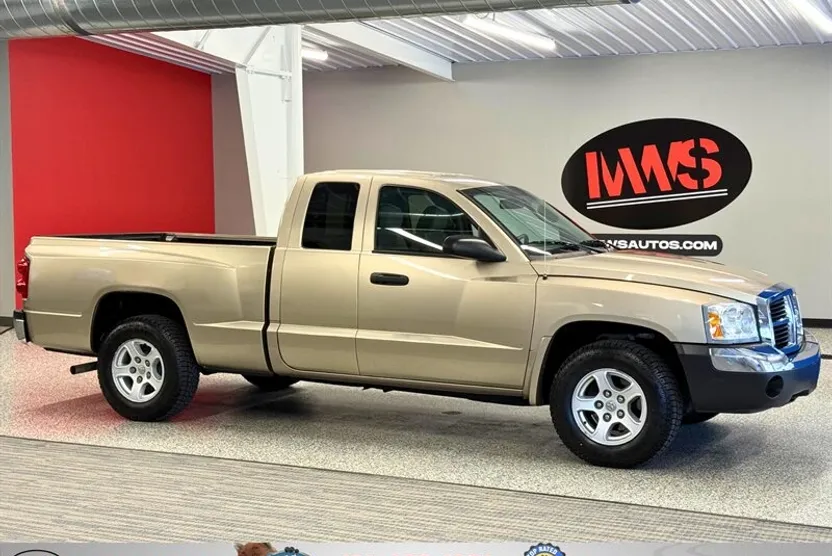 2005 Dodge Dakota SLT photo 1