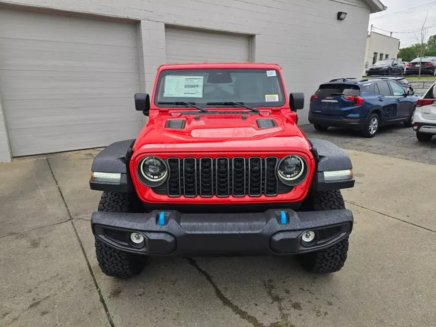 2025 Jeep Wrangler Rubicon 4xe photo 2