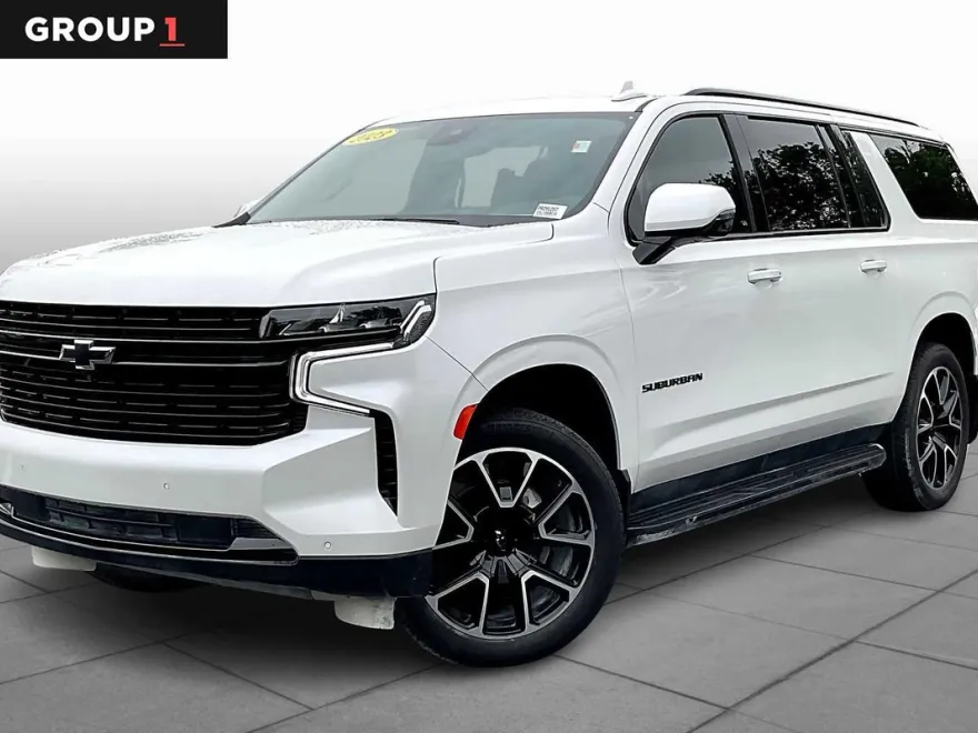 2023 Chevrolet Suburban RST photo 1