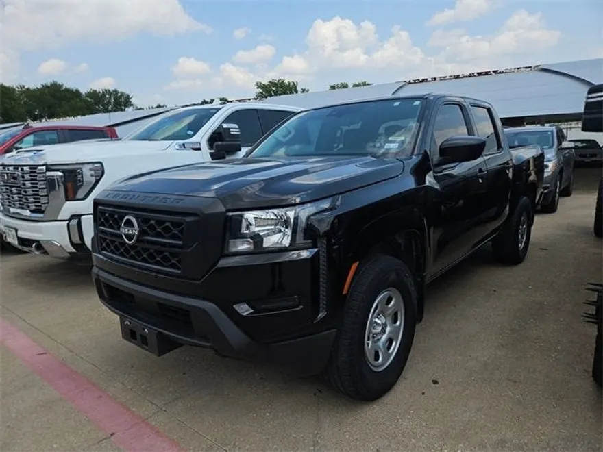 2022 Nissan Frontier LE photo 1
