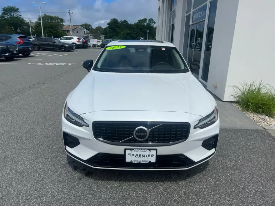 2025 Volvo S60 B5 Core photo 1