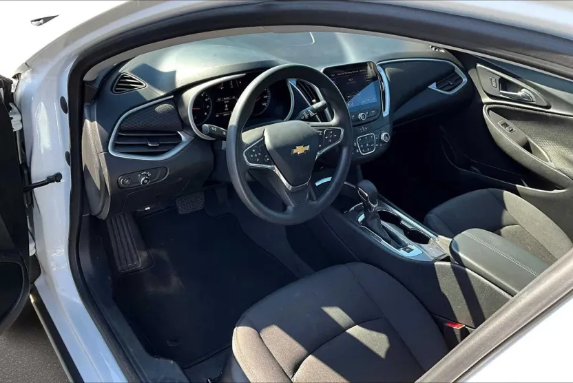 2023 Chevrolet Malibu 1LT photo 1